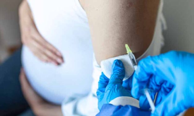 Vacunación Covid-19 versus infección natural, en embarazadas: ¿Cuál genera más inmunidad en los niños?